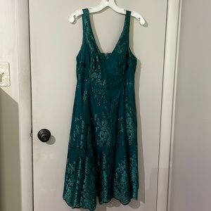 Green cocktail dress great for fall and winter weddings and formal occasions!